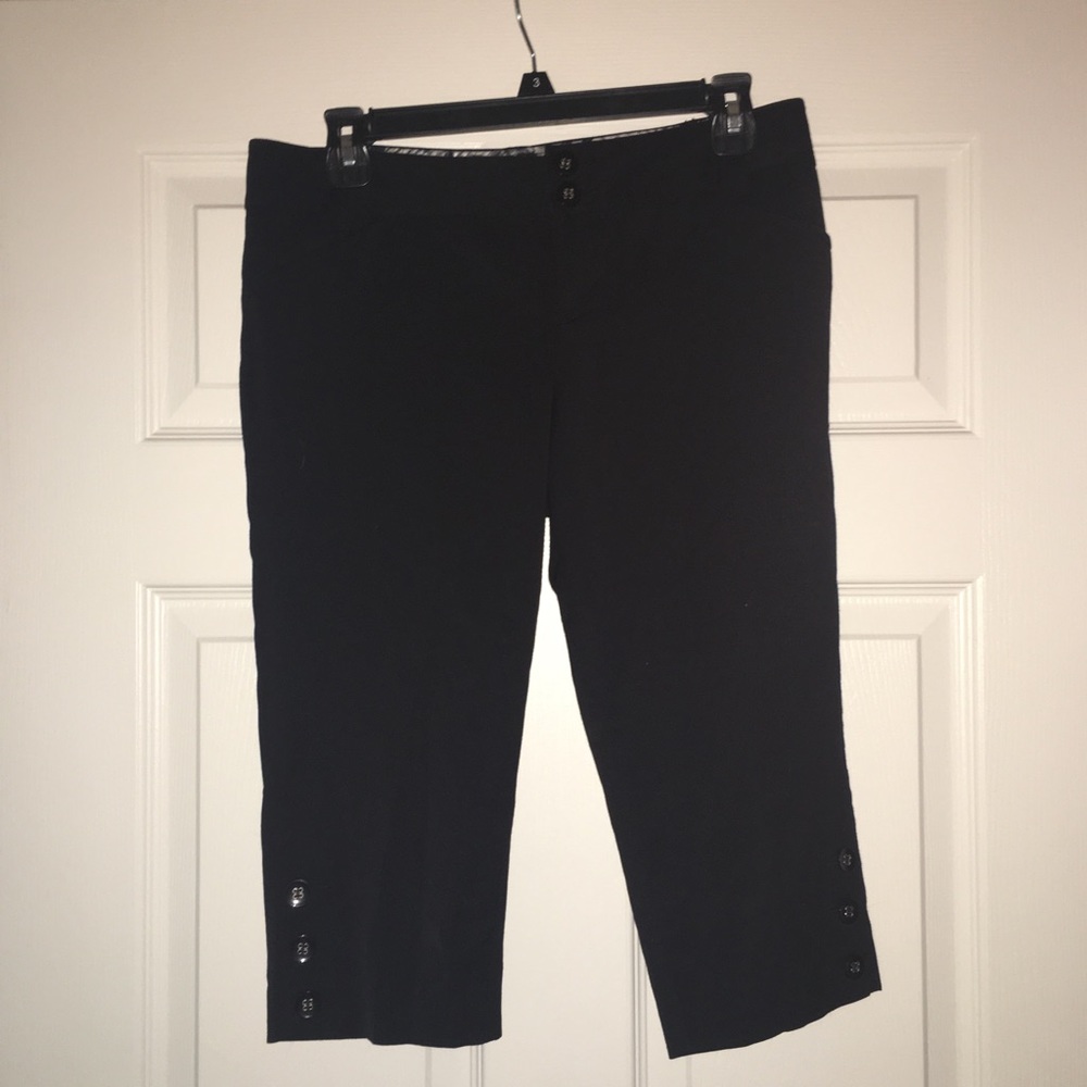 Black capris